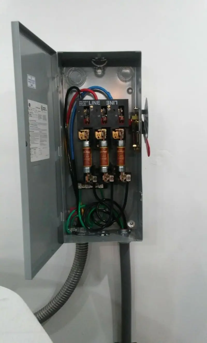 Three-phase disconnect switch installed for Smoke Detector Installation in Dentsville